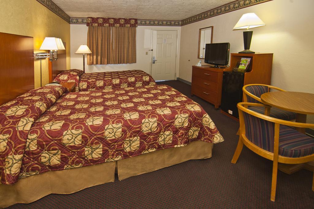 Winnie Inn And Suites Стая снимка