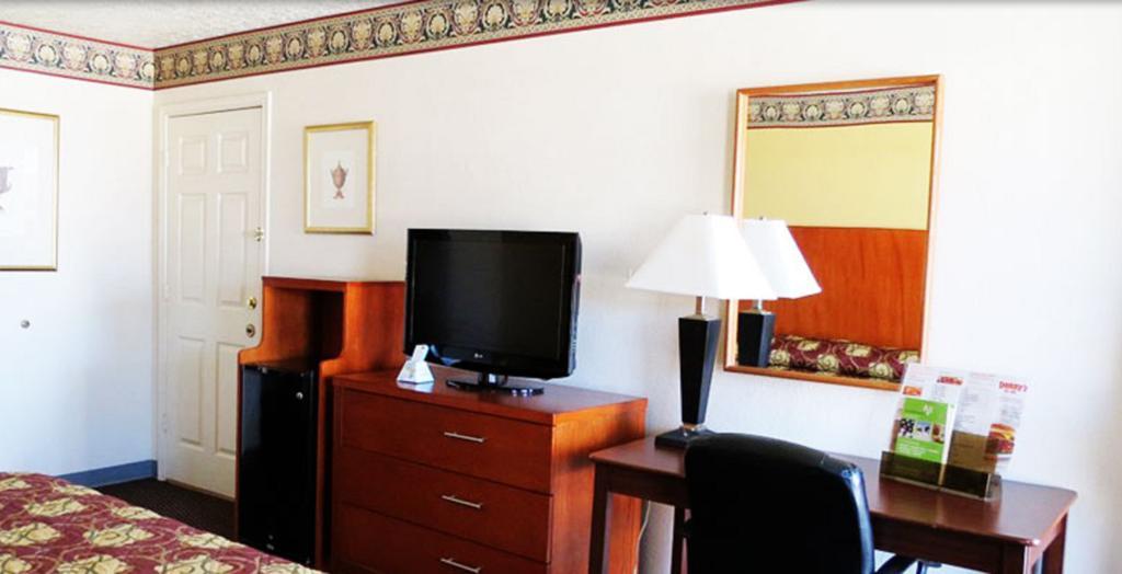 Winnie Inn And Suites Стая снимка