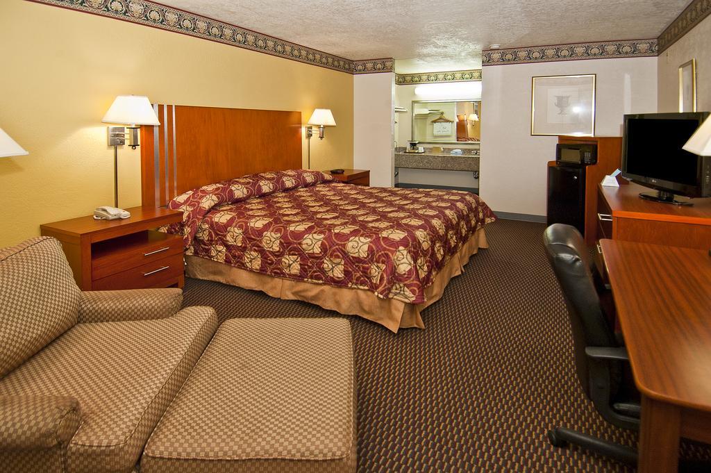 Winnie Inn And Suites Стая снимка