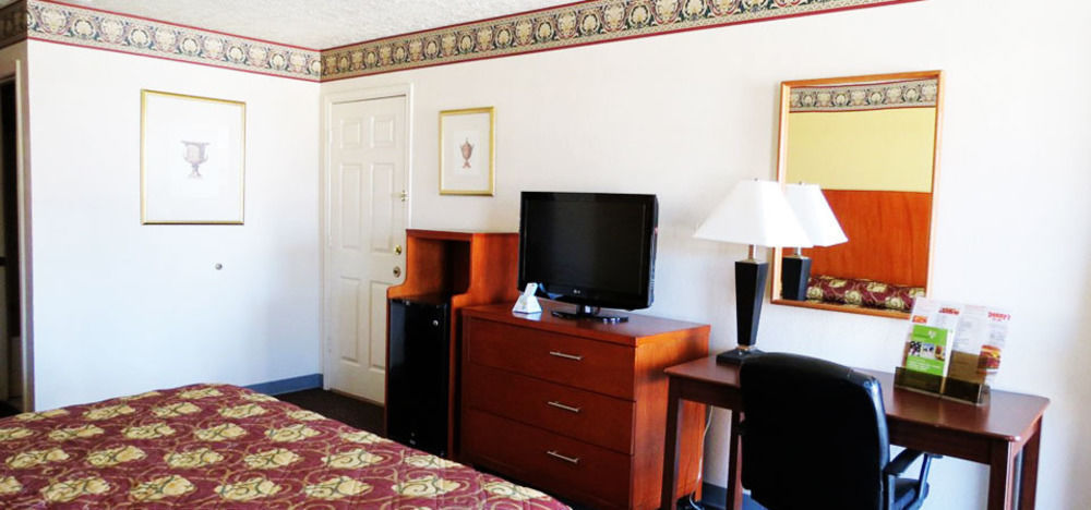 Winnie Inn And Suites Екстериор снимка